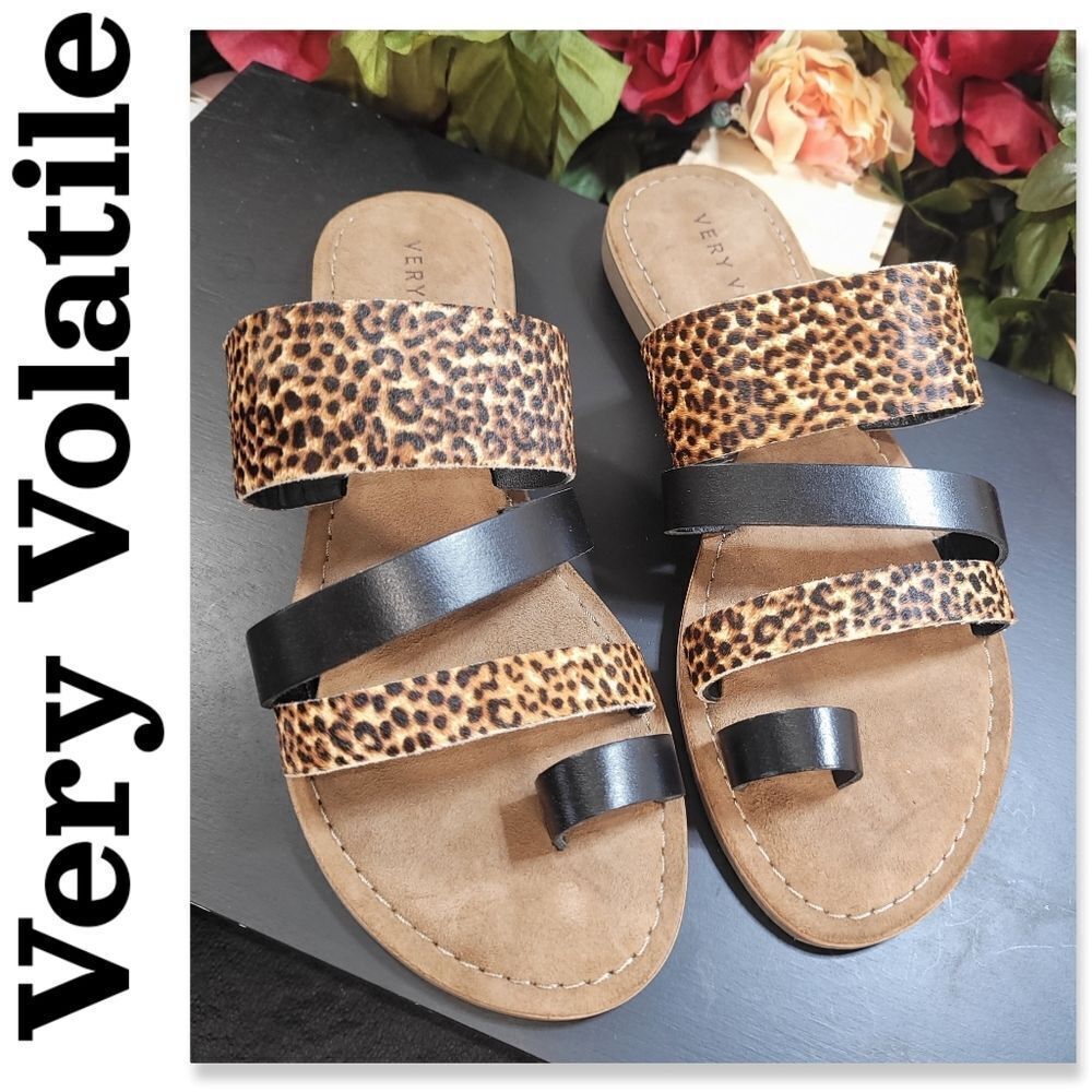 NIB Very Volatile Moshi Sandal